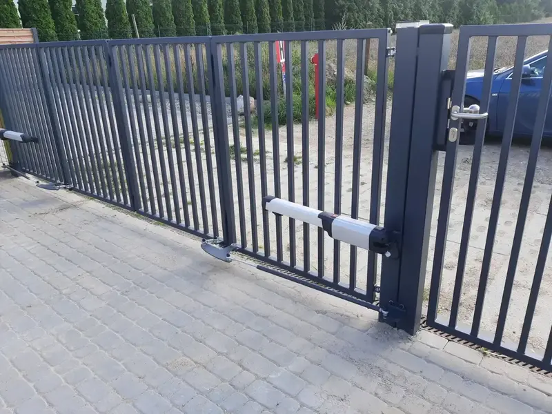 Brama harmonijkowa - skladana z automatyka, montazem i furtka - Szemud, powiat wejherowski 4
