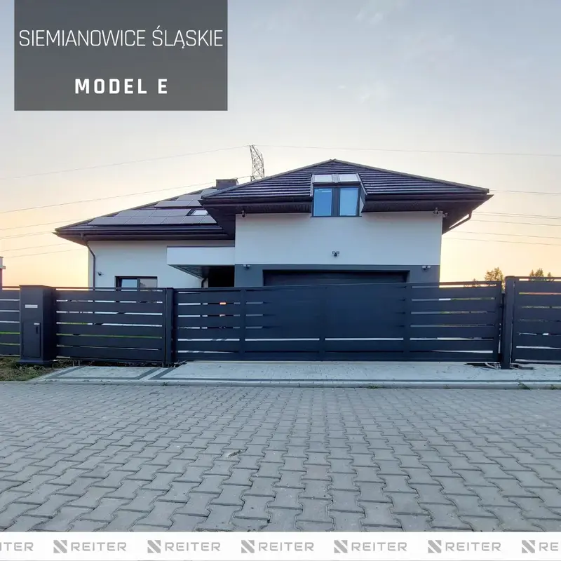 nowoczesne poziome ogrodzenie z szerokimi panelami aluminiowymi brama przesuwna slupek multimedialny 4