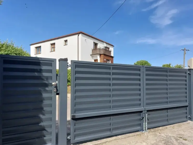 ogrodzenie zaluzjowe - brama wjazdowa i furtka - w zukowie z montazem i automatyka IMG-20240620-WA0007