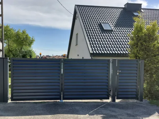 ogrodzenie zaluzjowe - brama wjazdowa i furtka - w zukowie z montazem i automatyka IMG-20240620-WA0047