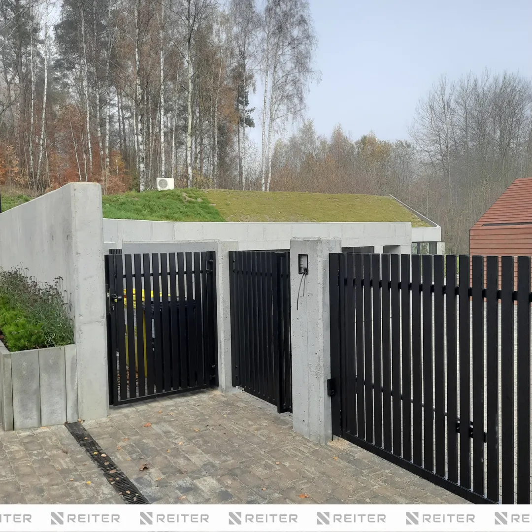 Wnęka śmietnikowa z betonu i furtki